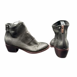 Isola Perforated Leather Ankle Boots Women’s 8 Block Heel Zip Booties black